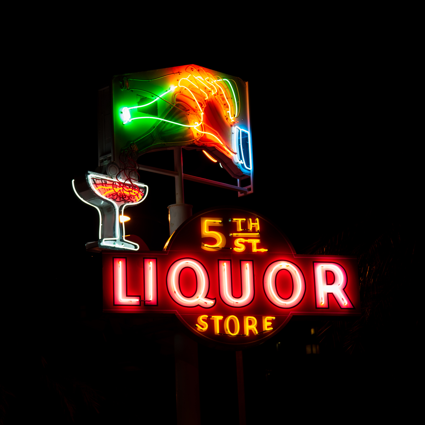 vegas-neon-classic-signs-beyond-the-boneyard_file_1.jpg